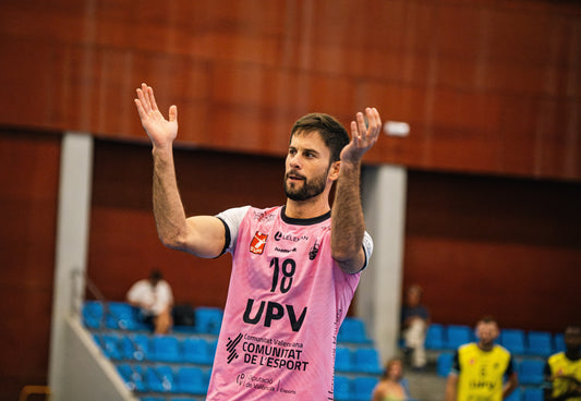 Aharón Gámiz extiende su contrato para la temporada 2025/26