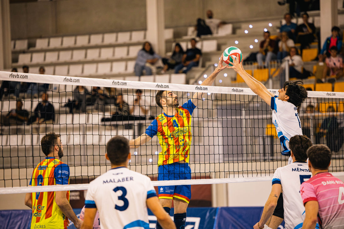 CV Melilla asalta Nou Moles y se lleva la victoria en el quinto set