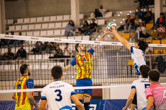 CV Melilla asalta Nou Moles y se lleva la victoria en el quinto set